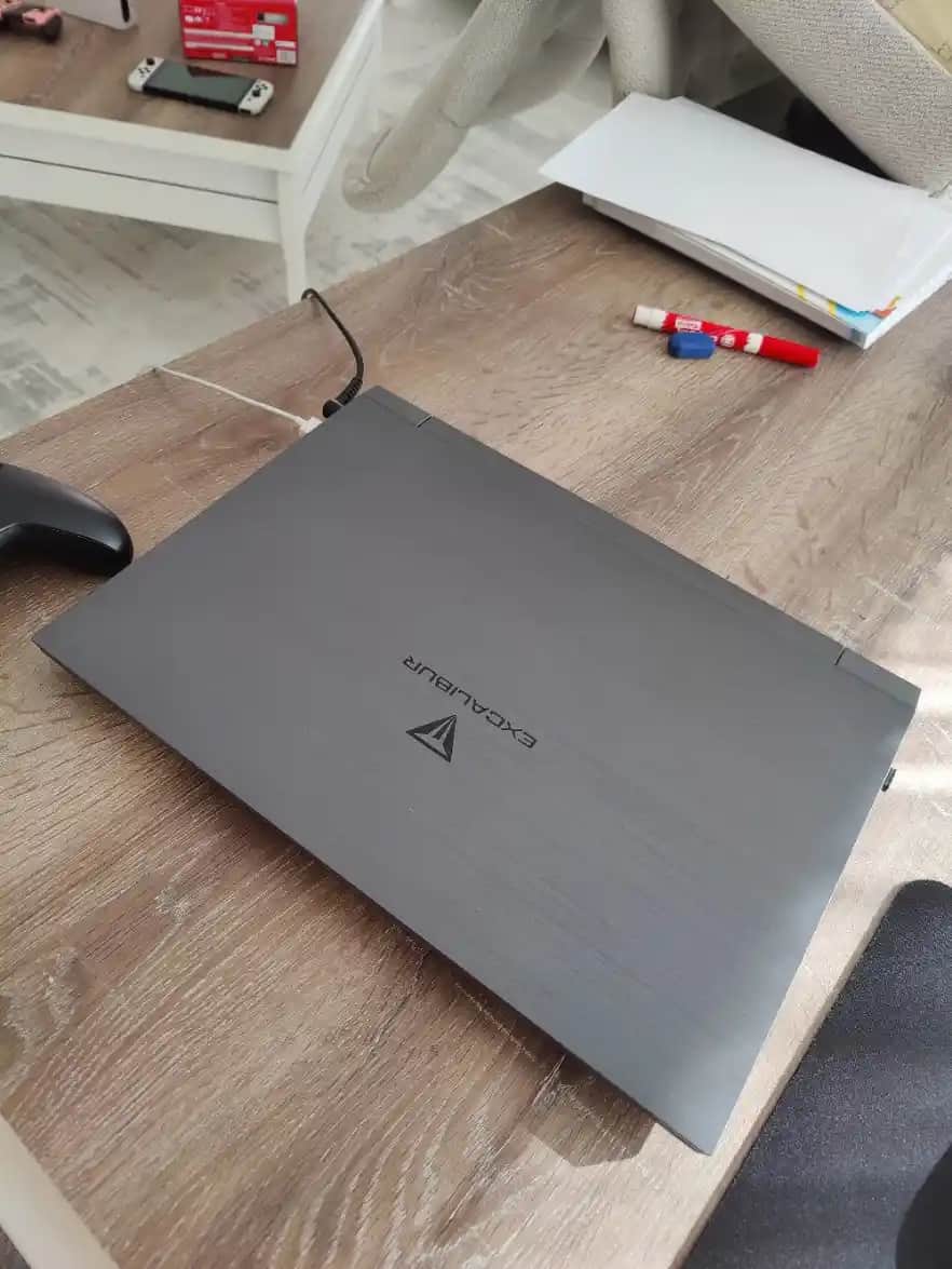 Excalibur 4060: Güç ve Yenilik Sunan Elektronik ve Aksesuar Çözümü