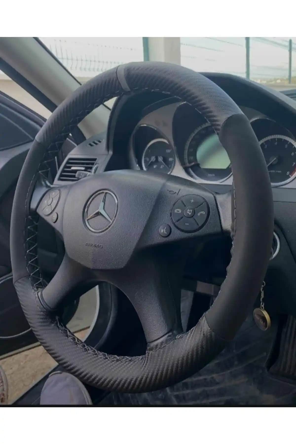 Genel Markalar Oto Direksiyon Kılıfı Modern Tasarım ve Dayanıklı Malzemelerle Aracınıza Şıklık Katar