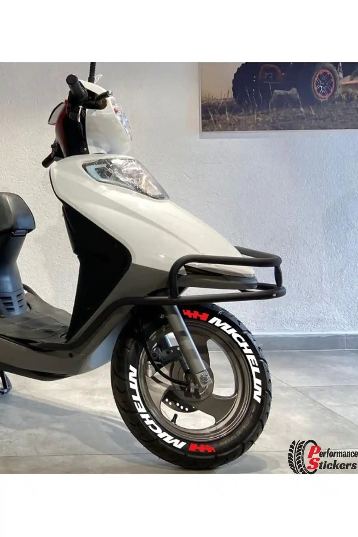 Michelin Marka Lastik Stickerları: Dayanıklı ve Kolay Uygulamalı Performans Seti
