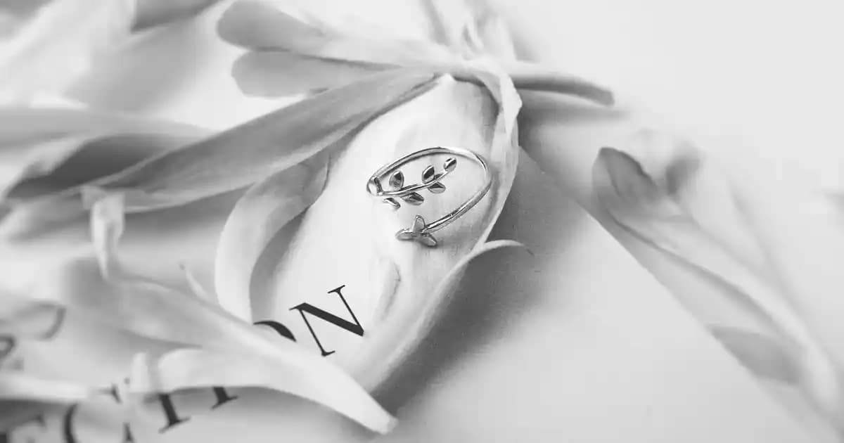 iPhone Kablosuz Şarj Özelliği ve Kullanımı: Modeller, Teknik Detaylar ve İpuçları