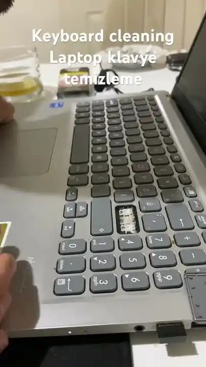 Laptop Klavyesi Temizliği: Doğru Yöntemler ve Dikkat Edilmesi Gerekenler