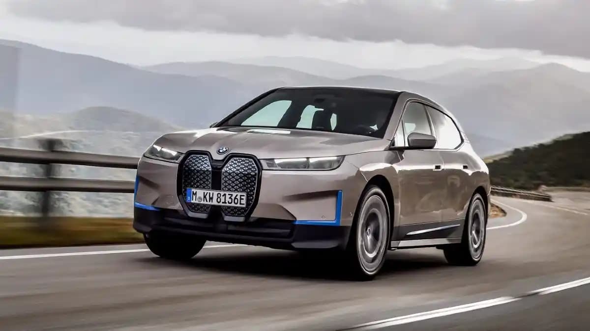 Elektrikli BMW Modelleri ve Teknolojileri: Sürdürülebilir ve Performanslı Sürüş Deneyimi