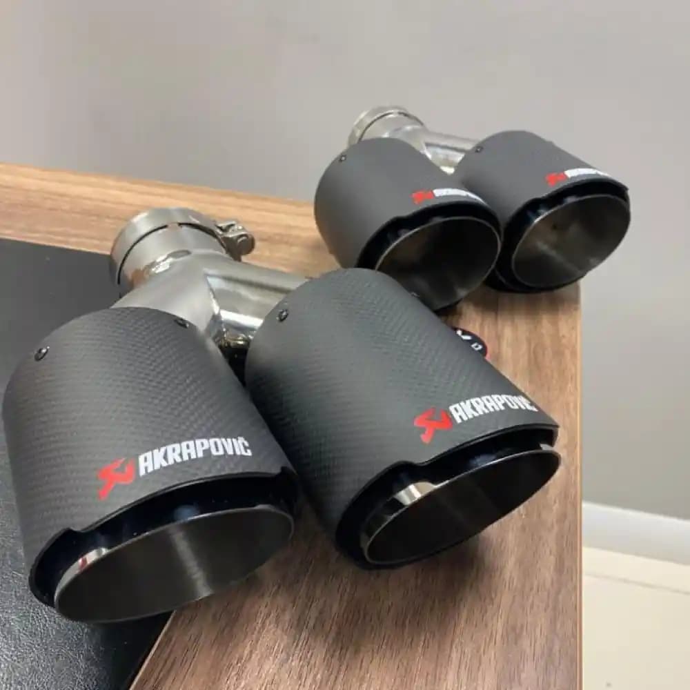 Akrapoviç Çift Egzoz Ucu: Performans ve Estetik Artışını Sağlayan Modifikasyon Seçenekleri