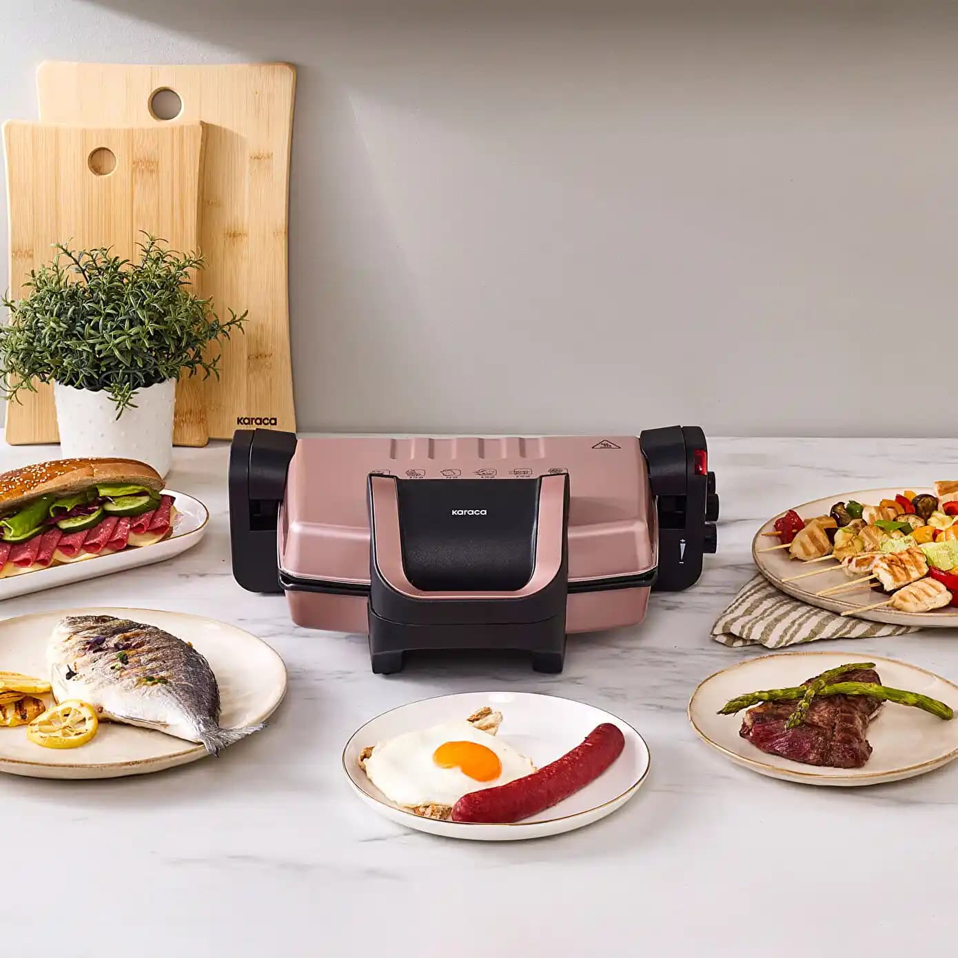 Karaca Future Tost Makinesi: Modern ve Pratik Tasarımıyla Mutfaklarınıza Yenilik Katar