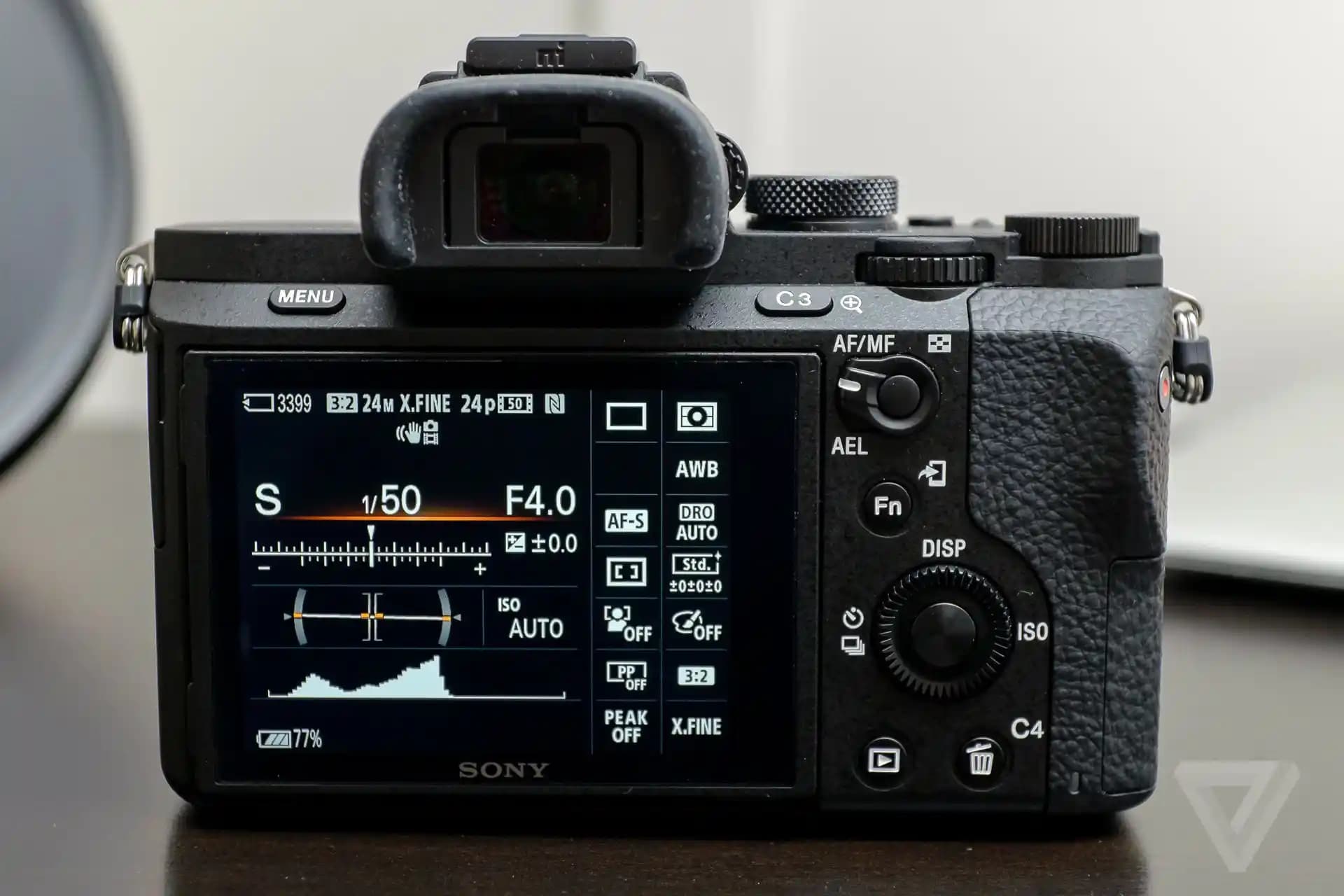 Sony A7 II: Gelişmiş Özelliklere Sahip Tam Kare Sensörlü Aynasız Kamera
