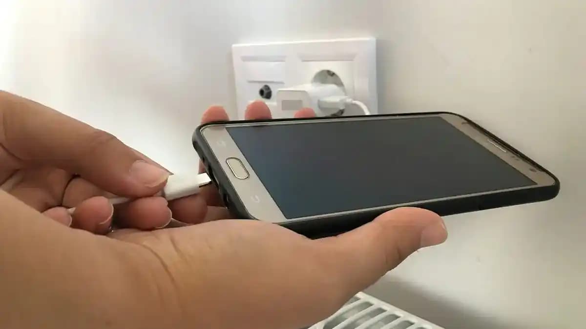 Telefonun Şarjı Dolmuyor: Nedenleri ve Çözüm Yolları Hakkında Kapsamlı Rehber