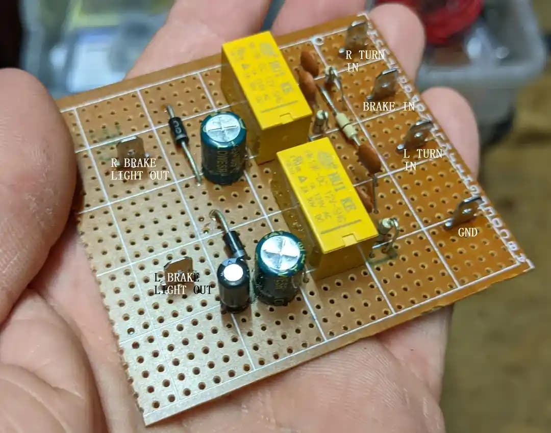 3 Tellerden 2 Tellere Dönüşüm: Avrupa ve Kuzey Amerika Araç Sinyal Sistemleri Devre Tasarımı