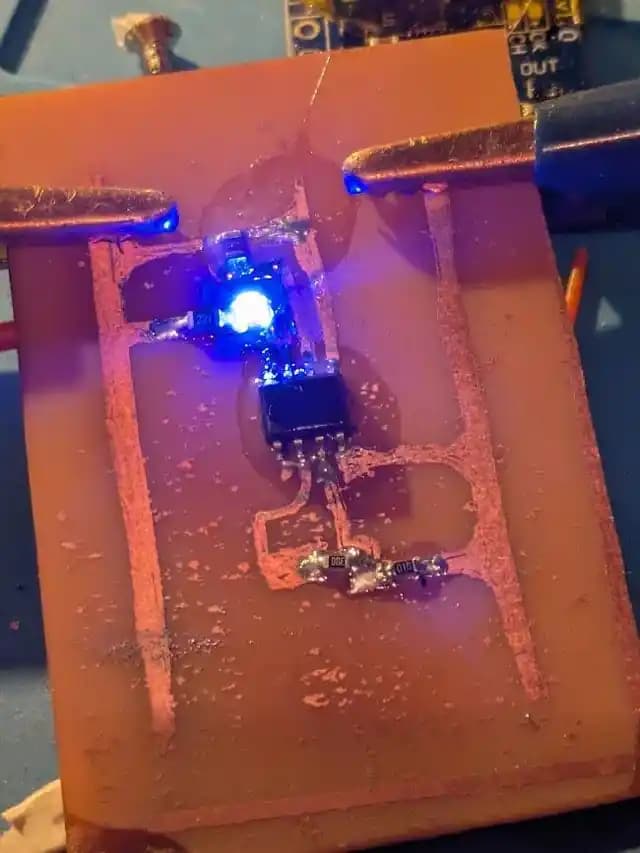 555 Flasher Devresi ile Serbest El PCB Üretimi ve Evde Devre Kartı Yapımı Teknikleri