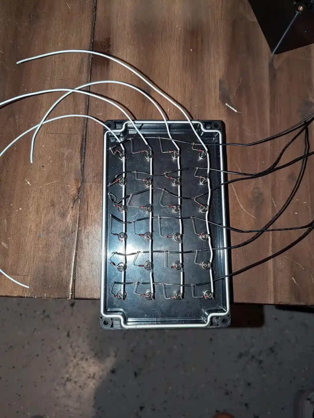 Diyot Matrisi ile Mikrodenetleyici Tabanlı Klavye Tasarımı ve Entegrasyonu