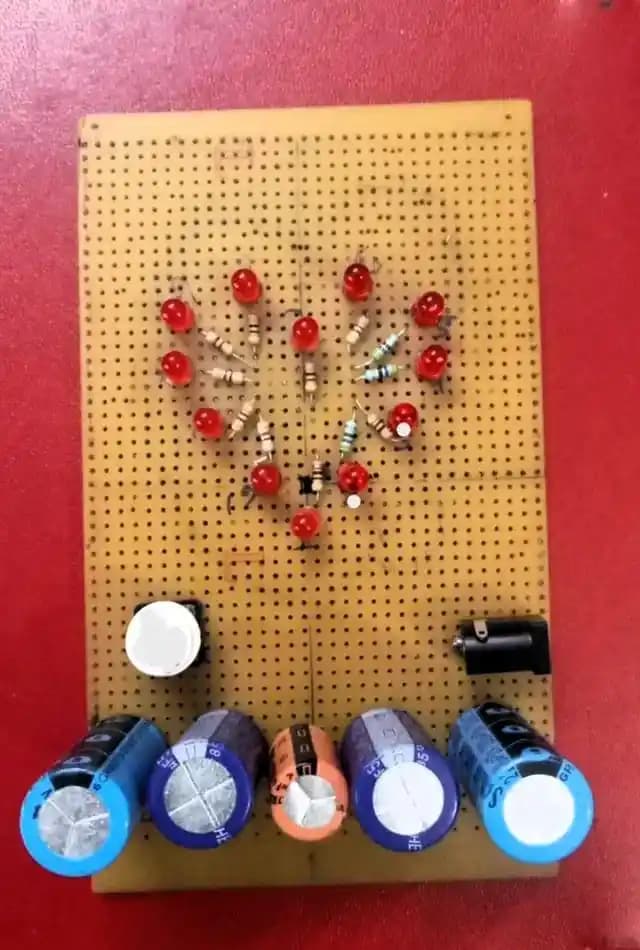 Kalp Şeklinde LED Devresi Tasarımı, Enerji Depolama ve Lehimleme Teknikleri