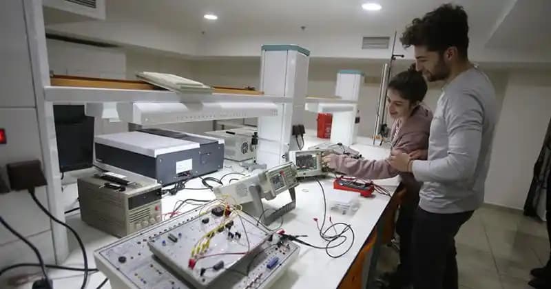 Yabancı Kökenli Elektronik Terimlerinin İngilizce Kullanımı ve Anlam Farklılıkları Üzerine İnceleme