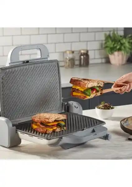 Homend Toastbuster 1330H Tost Makinesi: Yüksek Performanslı ve Şık Tasarım