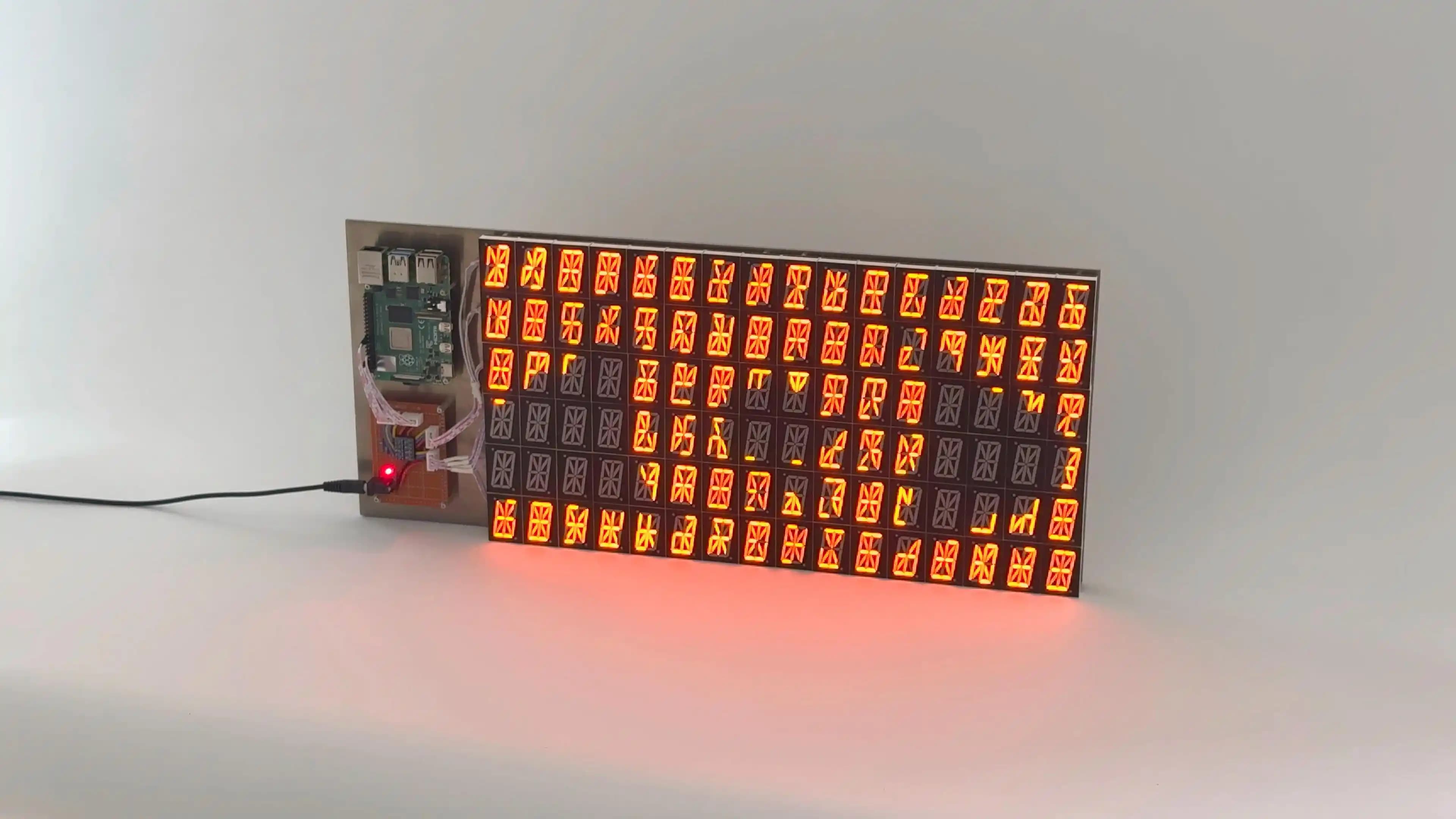 16 Segmentli LED Ekranlarla Yaratıcı Görüntüleme ve Proje Detayları