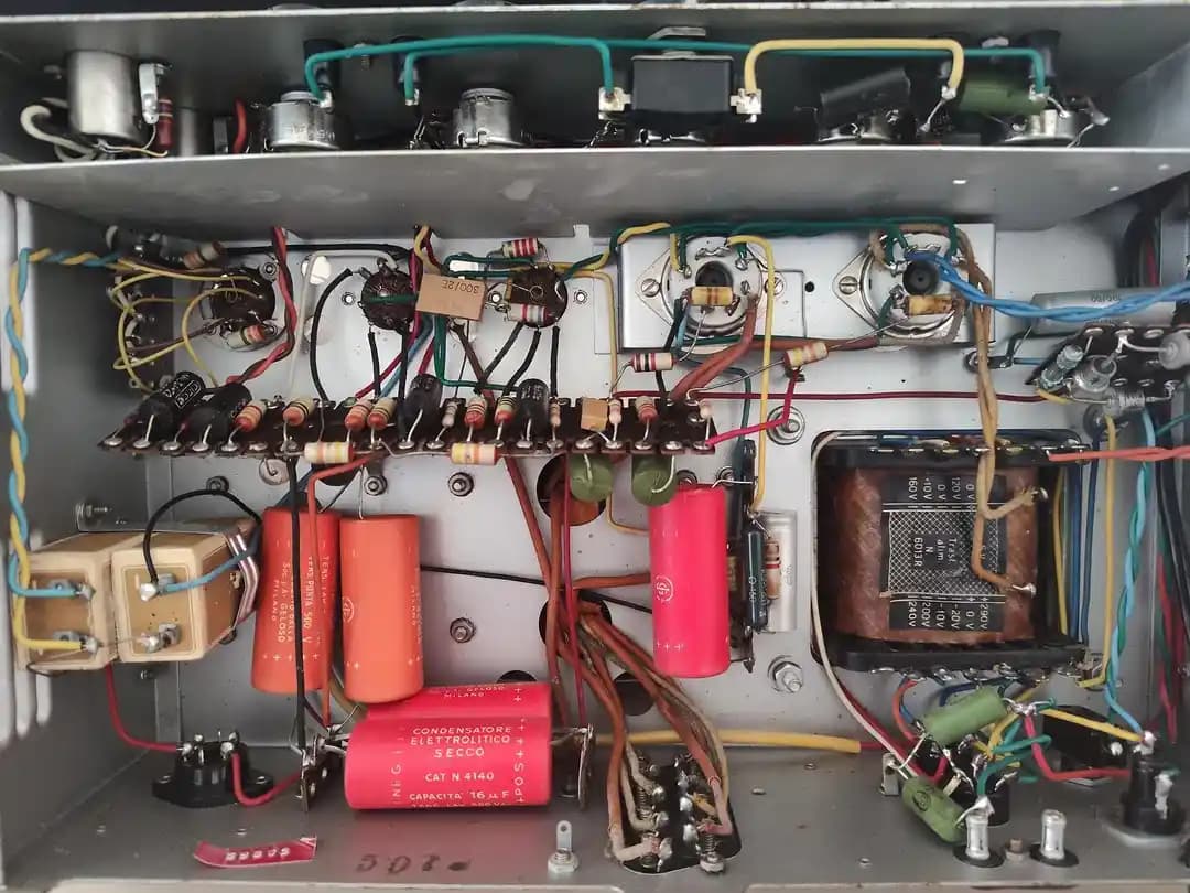 1963 Model Antika Tüp Amplifikatörlerin Onarımı ve Elektronik Restorasyon Süreci
