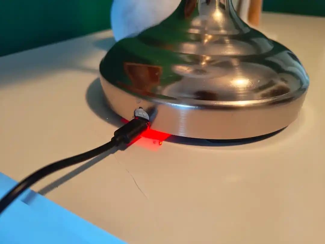 Bataryalı Şarj Edilebilir LED Masa Lambası Tasarımı ve Teknik Uygulaması