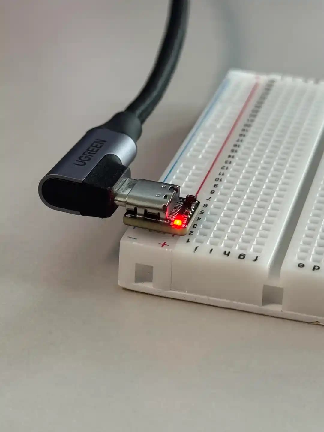 BrødBoost-Mini: Kompakt USB 5V Breadboard Güç Adaptörü İncelemesi