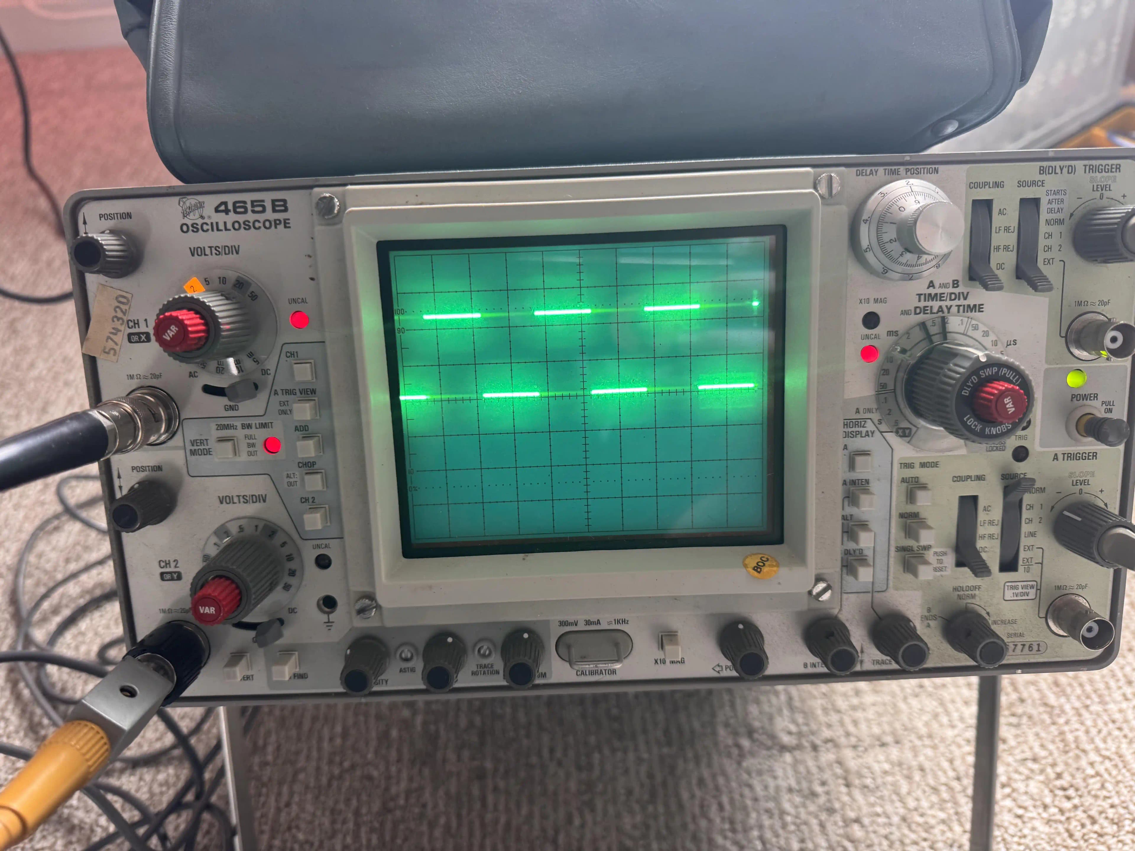 Tektronix 465 Analog Osiloskop: 40 Yıllık Teknik Özellikler ve Kullanım Alanları
