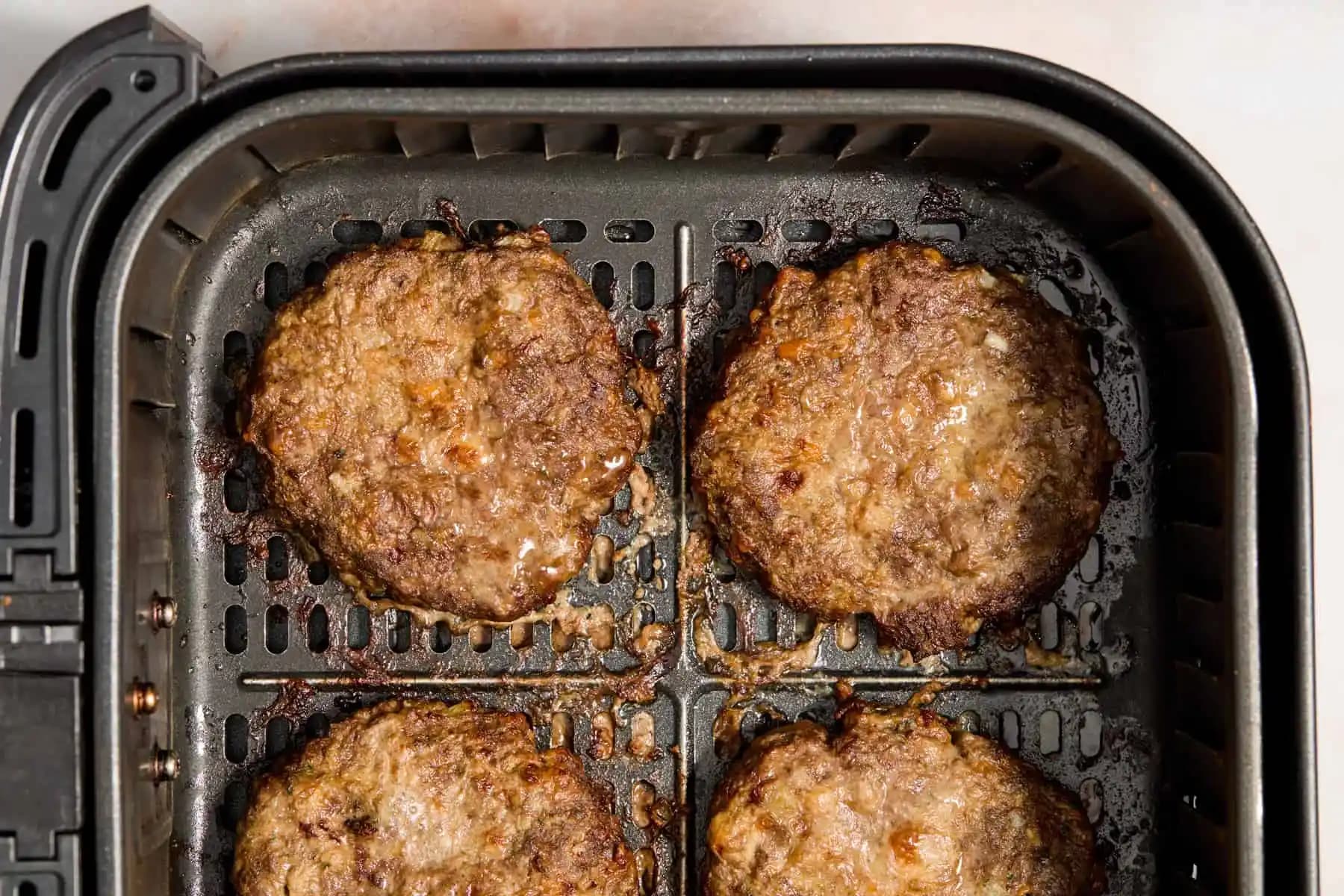 Dondurulmuş Burger Köftelerini Air Fryer'da Pişirmenin Pratik Yöntemleri ve İpuçları