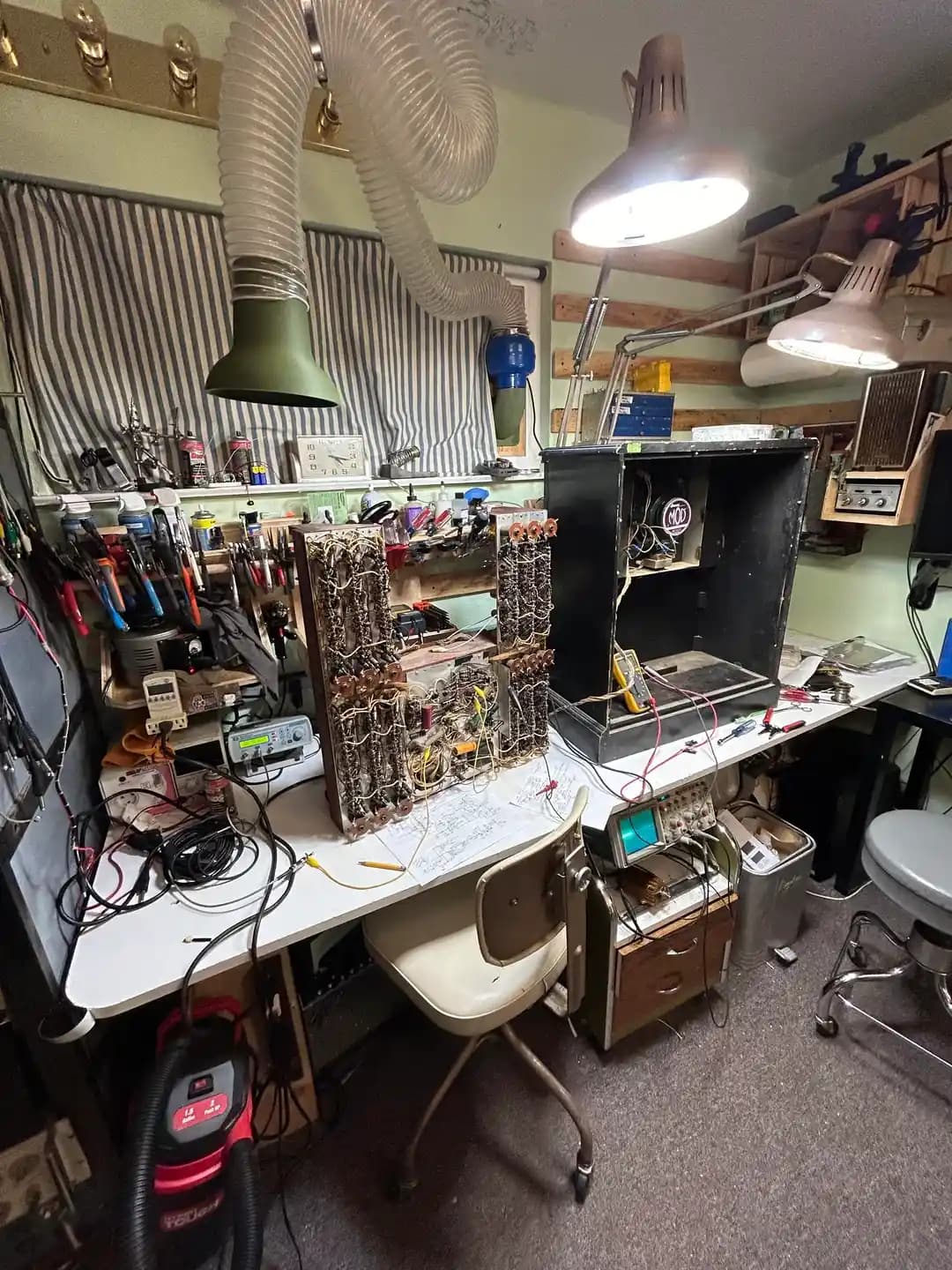 Elektronik Atölyelerinde Modüler Çalışma Alanı Düzenleme ve Ekipman Seçimi Rehberi