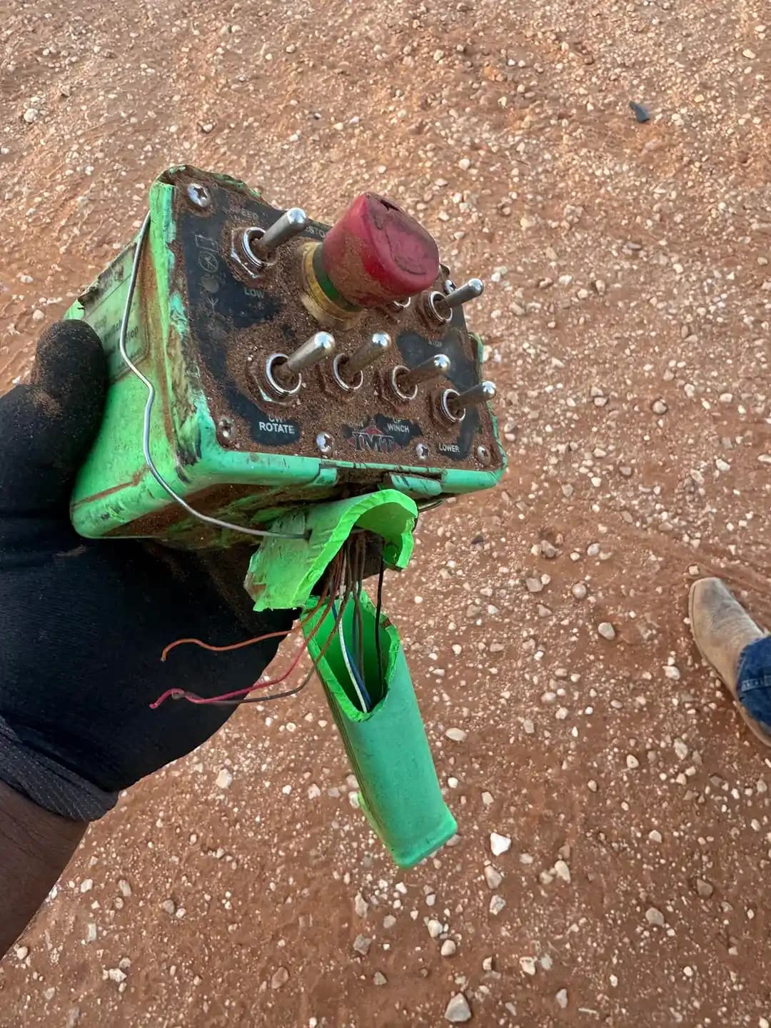 Vinç Kumandası Uzaktan Kumanda Onarımı: Teknik Süreç ve Güvenlik Standartları