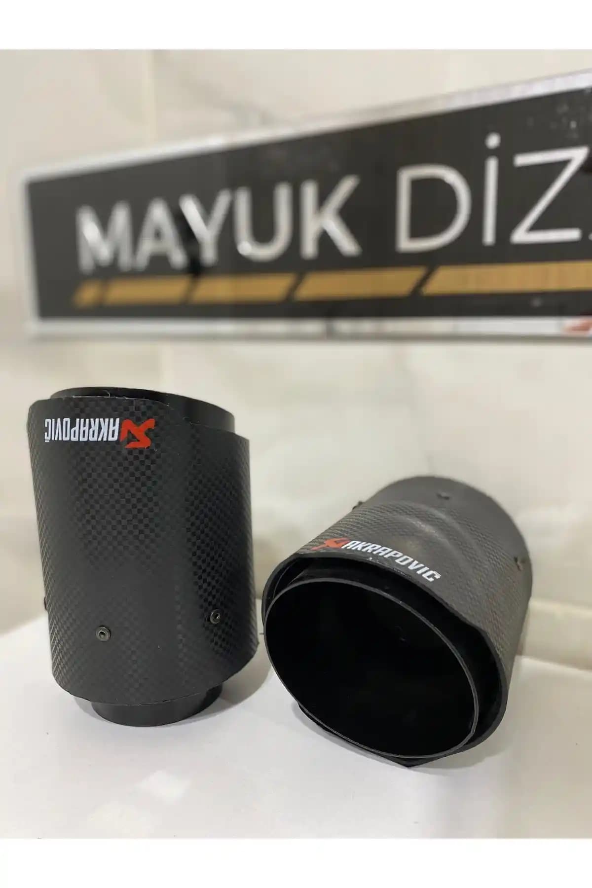 Akrapovic Tekli 90 Mm ve Çift Çıkış Karbon Egzoz Ucu Karşılaştırması