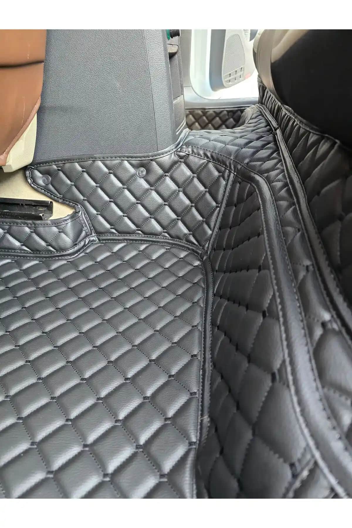 Dacia Duster için Siyah Deri Havuzlu Paspaslar 2017-2024 Uyumlu ve Kolay Temizlenebilir