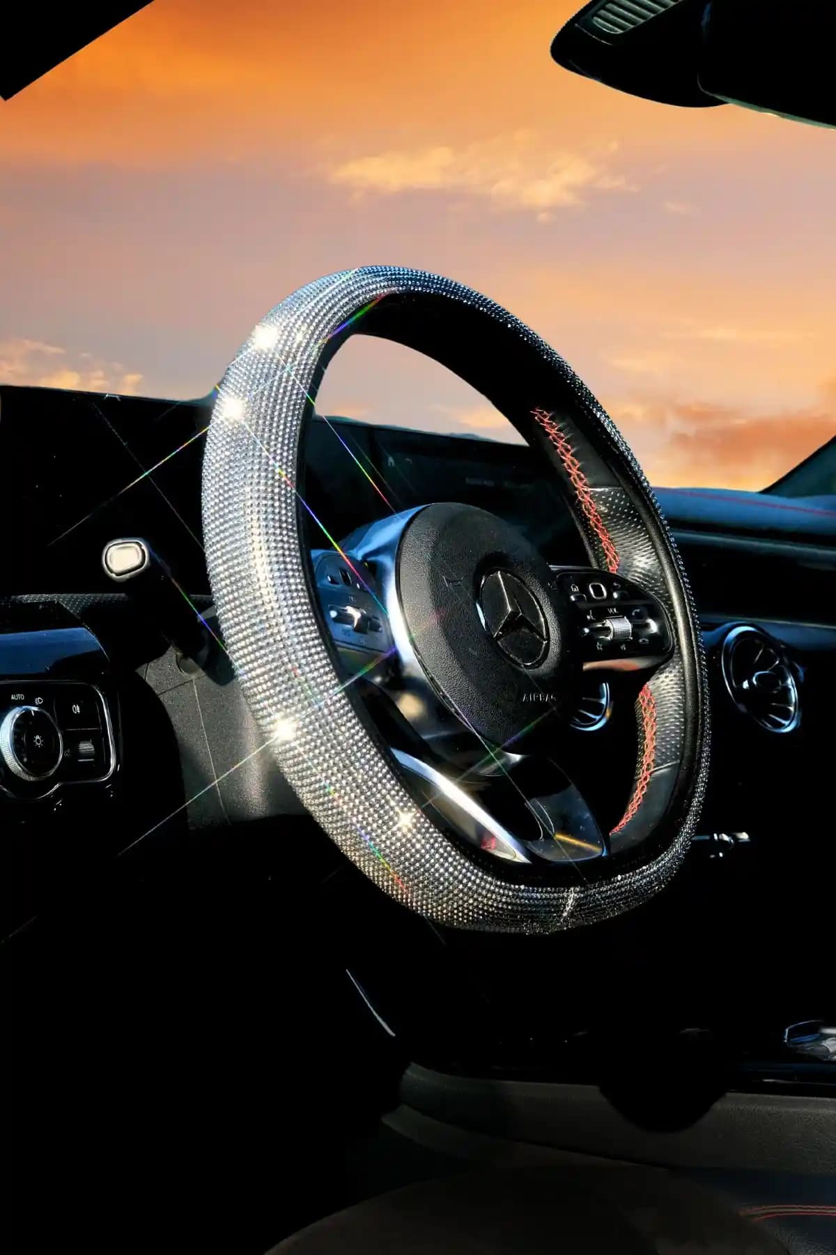 Elif Akın Tasarımı Taşlı Direksiyon Kılıfı: Şık ve Dayanıklı Araç Aksesuarı