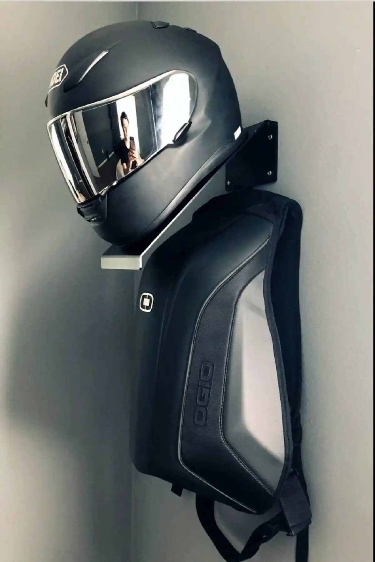 Hobi Demir Sanat Siyah Motosiklet Kask Tutucu: Dayanıklı ve Şık Saklama Çözümü