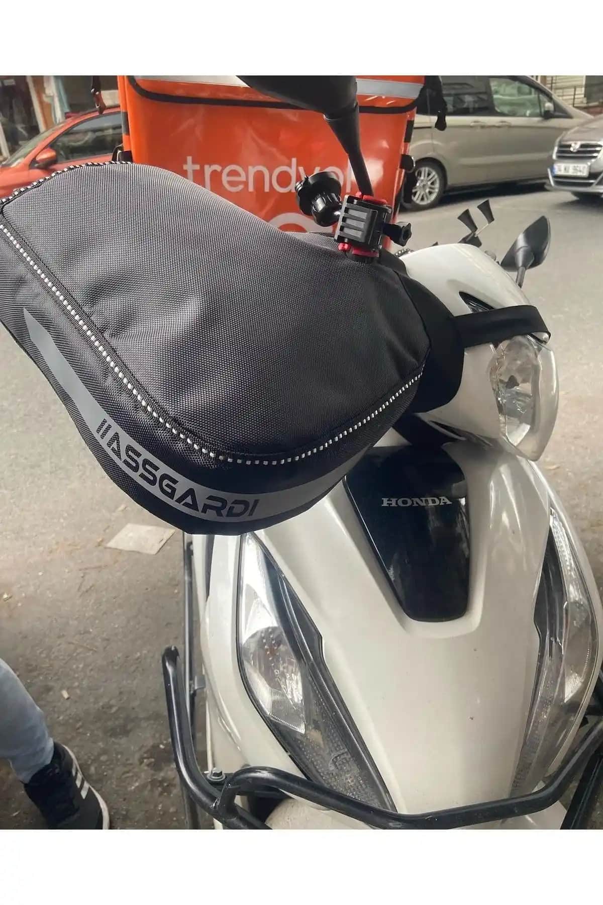 Honda Dio Scooter ve GP Kompozit Deflektör Karşılaştırması: Hangi Ürün Sürüşünüzü Geliştirir?