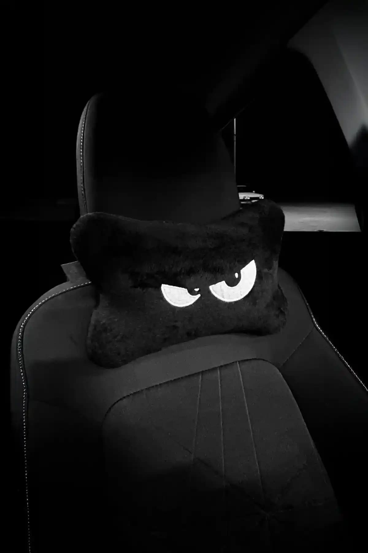 KidHug Nakışlı Siyah Göz Oto Boyun Yastığı Konfor ve Şıklık Sunan Modern Tasarım