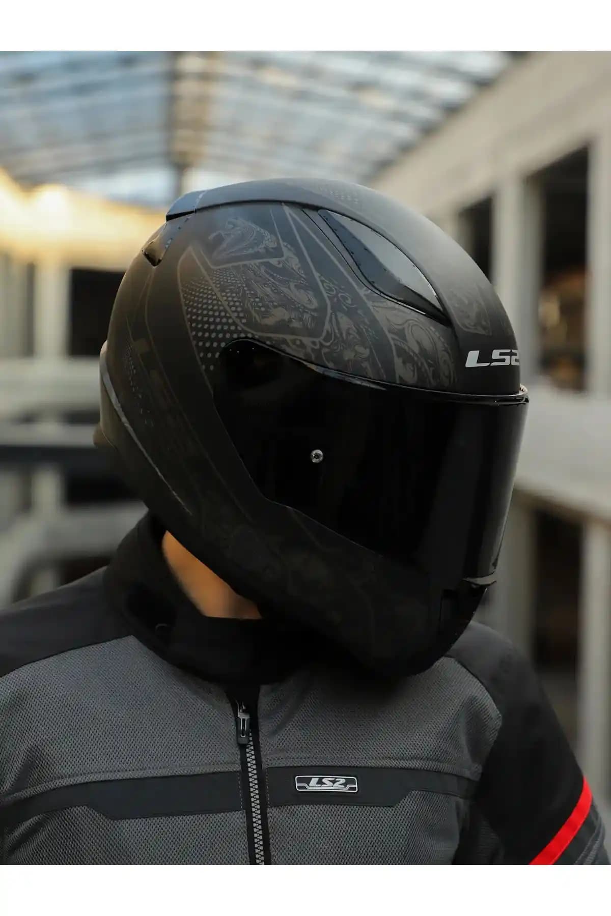 LS2 Rapıd 2 Crypt Kapalı Kask Güvenlik ve Konforun Modern Tasarımıyla Sunar