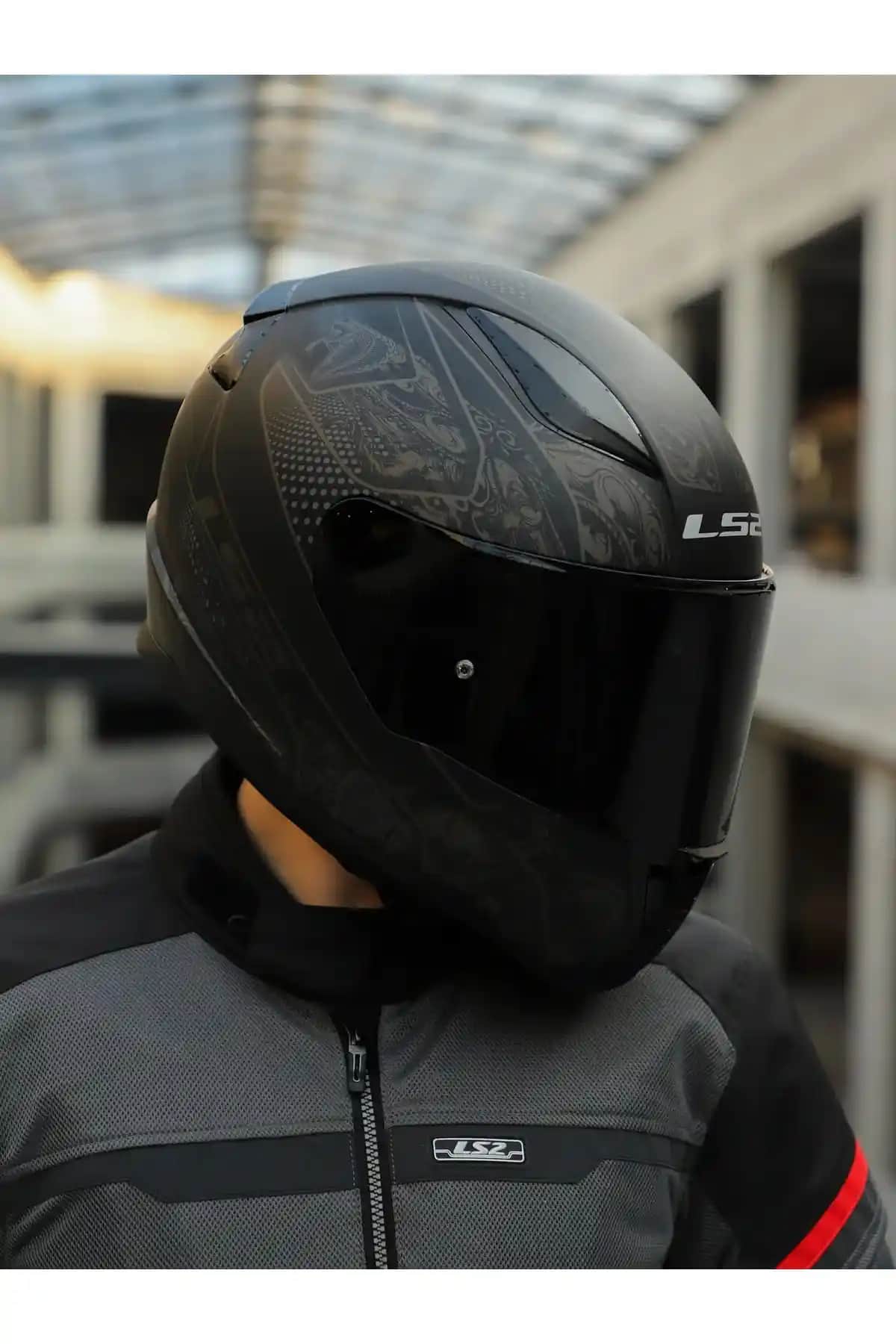 LS2 Rapıd 2 Crypt ve LS2 Rapid 2 Race Kasklarının Detaylı Karşılaştırması