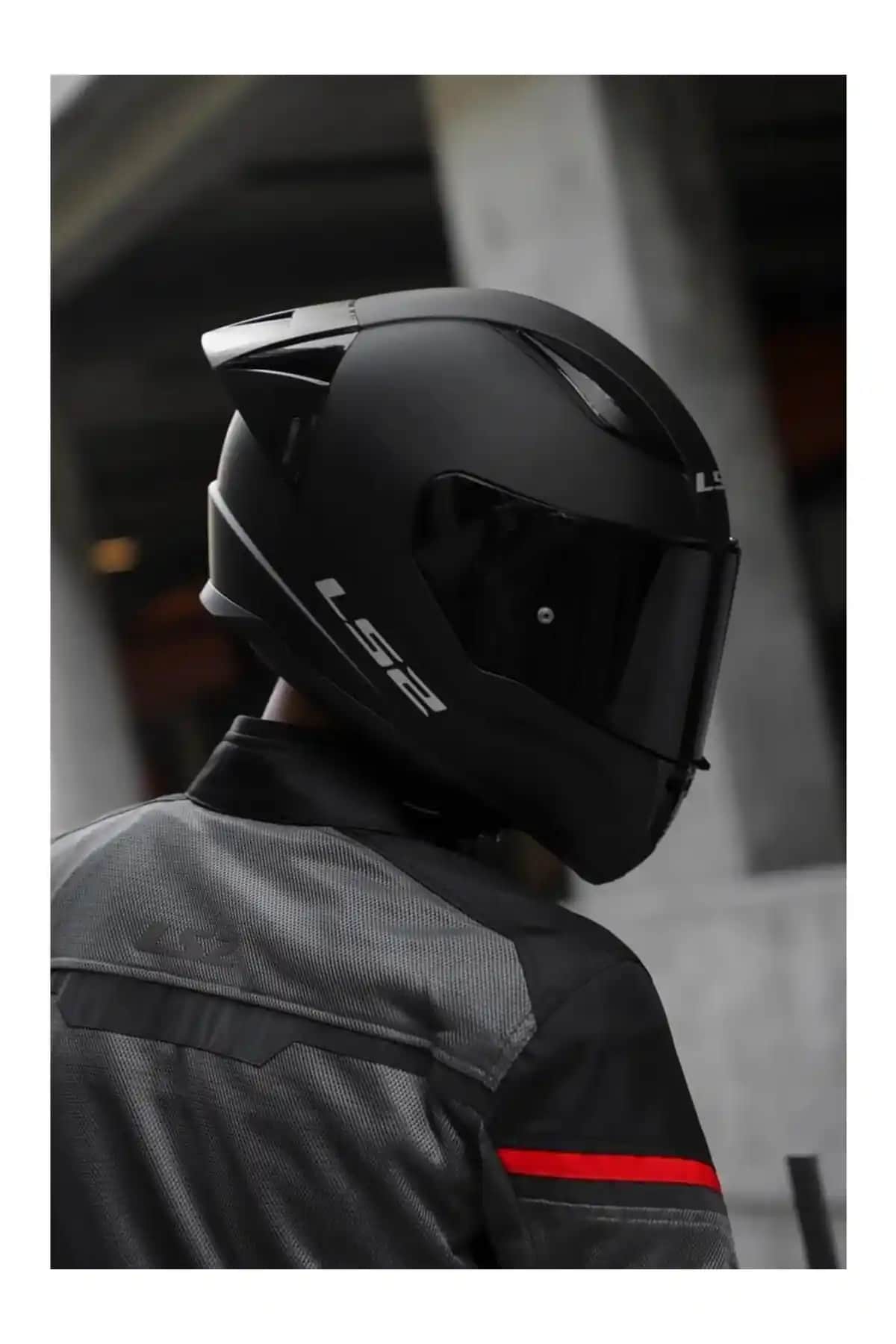 LS2 Rapid 2 Race Siyah Kask: Güvenlik ve Konforu Bir Arada Sunan Spor Kask