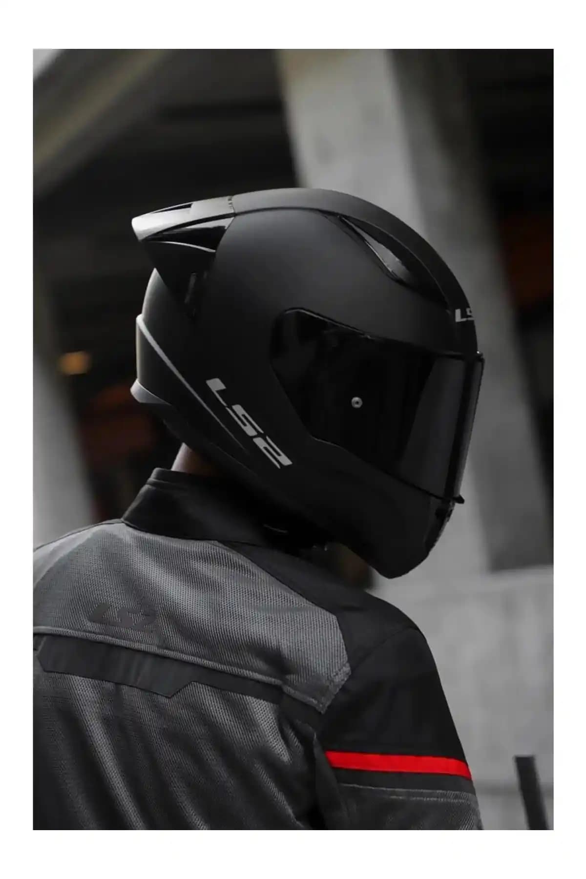 LS2 Rapid 2 Race Siyah Kask: Güvenlik ve Konforu Bir Arada Sunan Spor Kask