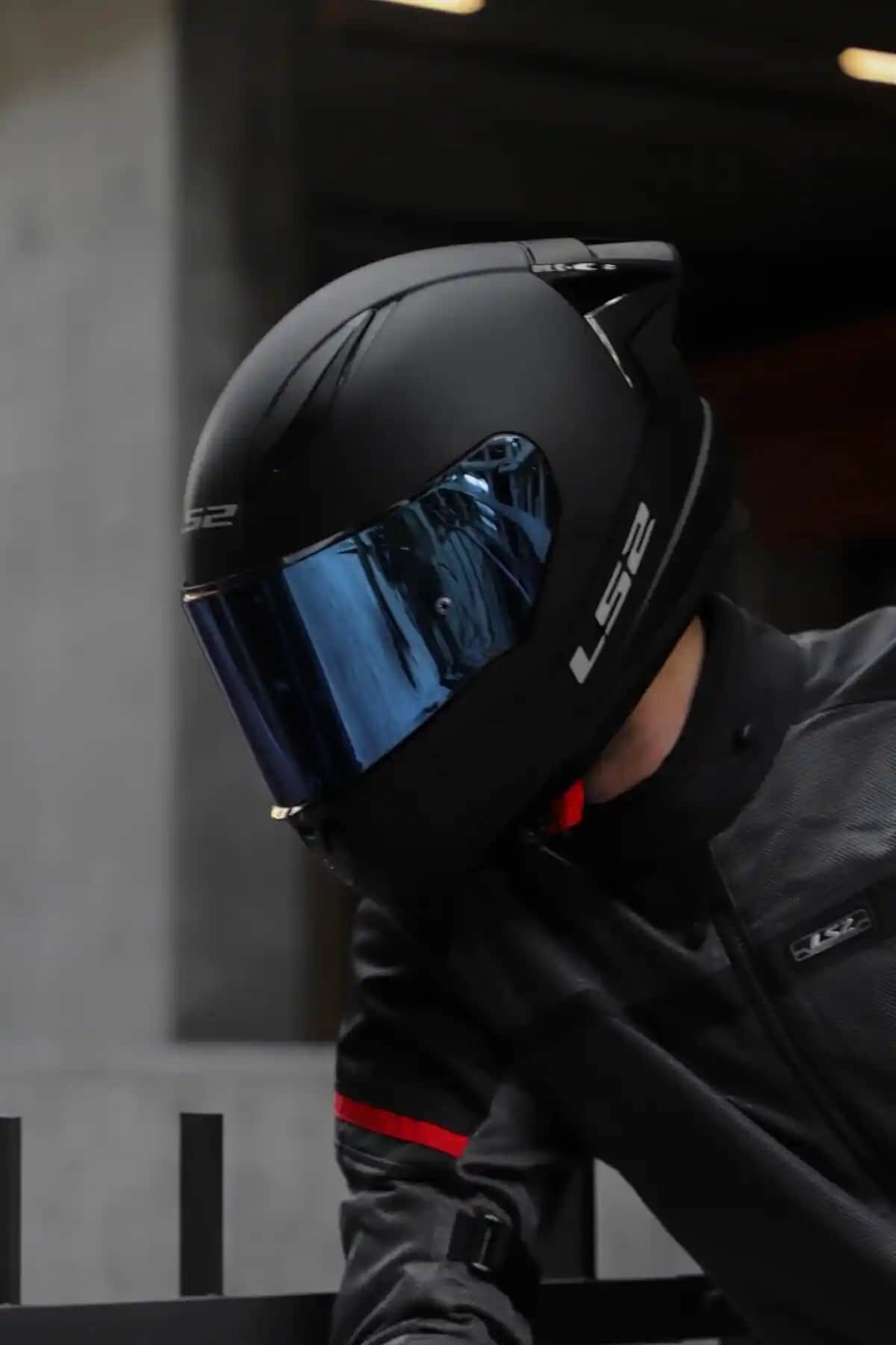 LS2 Rapıd 2 Race ve Rapid 2 Race Siyah Kask Karşılaştırması ve Özellikleri