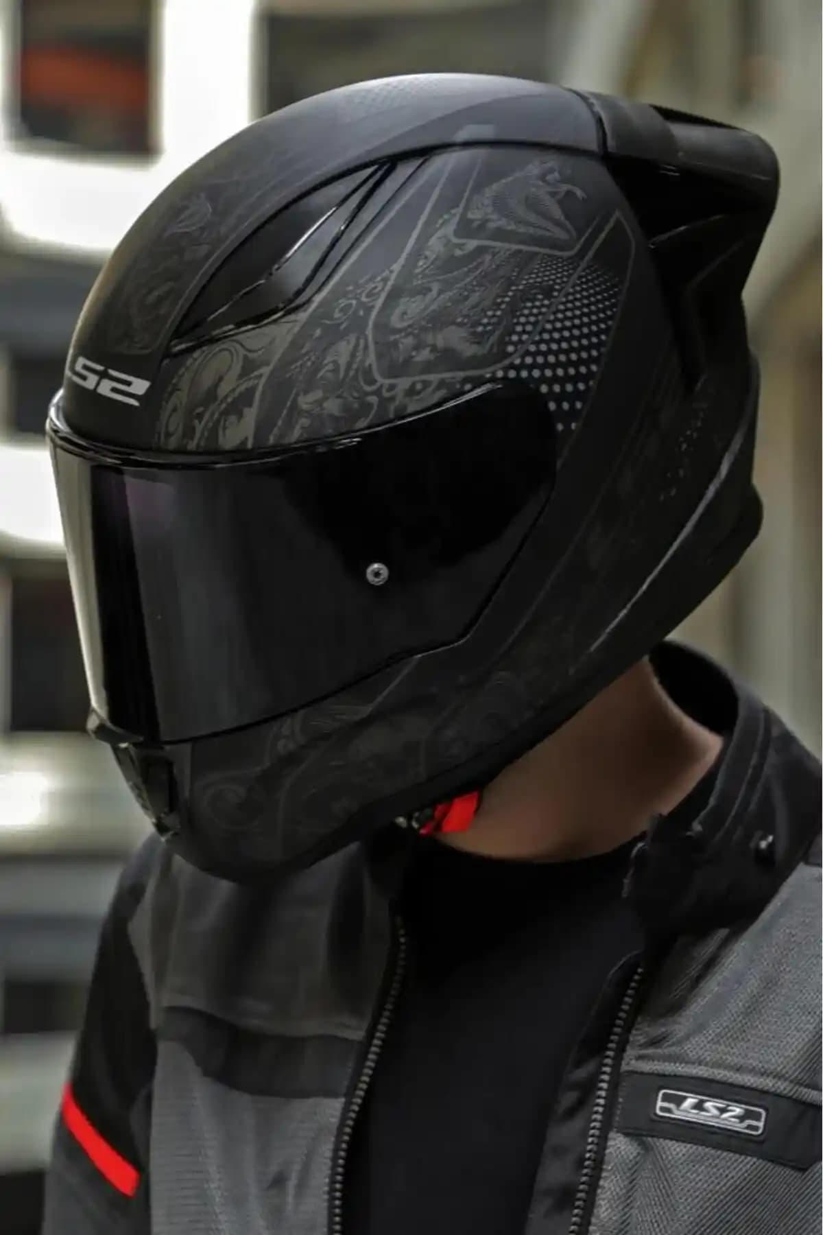 LS2 Rapid 2 Race ve Raven Kask Modellerinin Detaylı Karşılaştırması