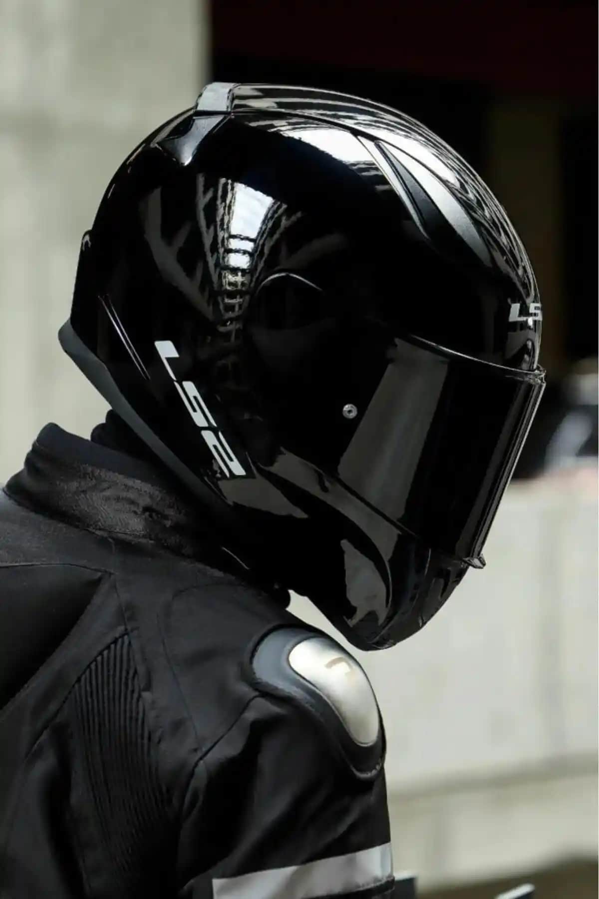 LS2 Rapid 2 Siyah Kask Güvenlik ve Şıklık Sunan Modern Tasarım