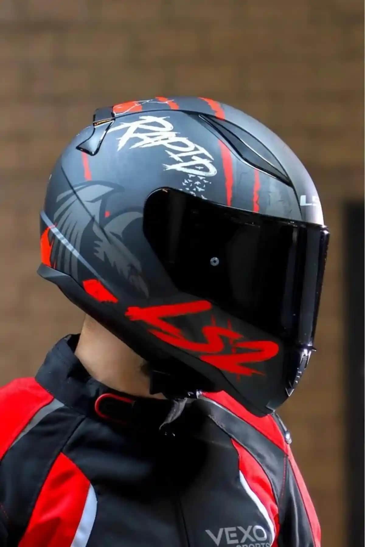 LS2 Rapid Raven Siyah Beyaz Kırmızı Motor Kaskı Güvenlik ve Konforun Birleşimi