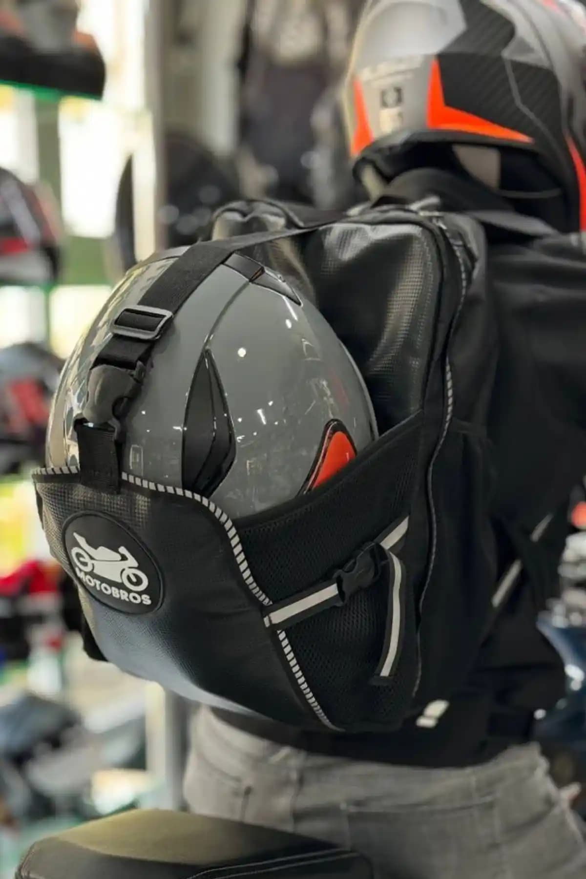 Motobros Motosiklet Sırt Çantası Günlük ve Seyahat Kullanımı İçin Dayanıklı ve Şık Tasarım