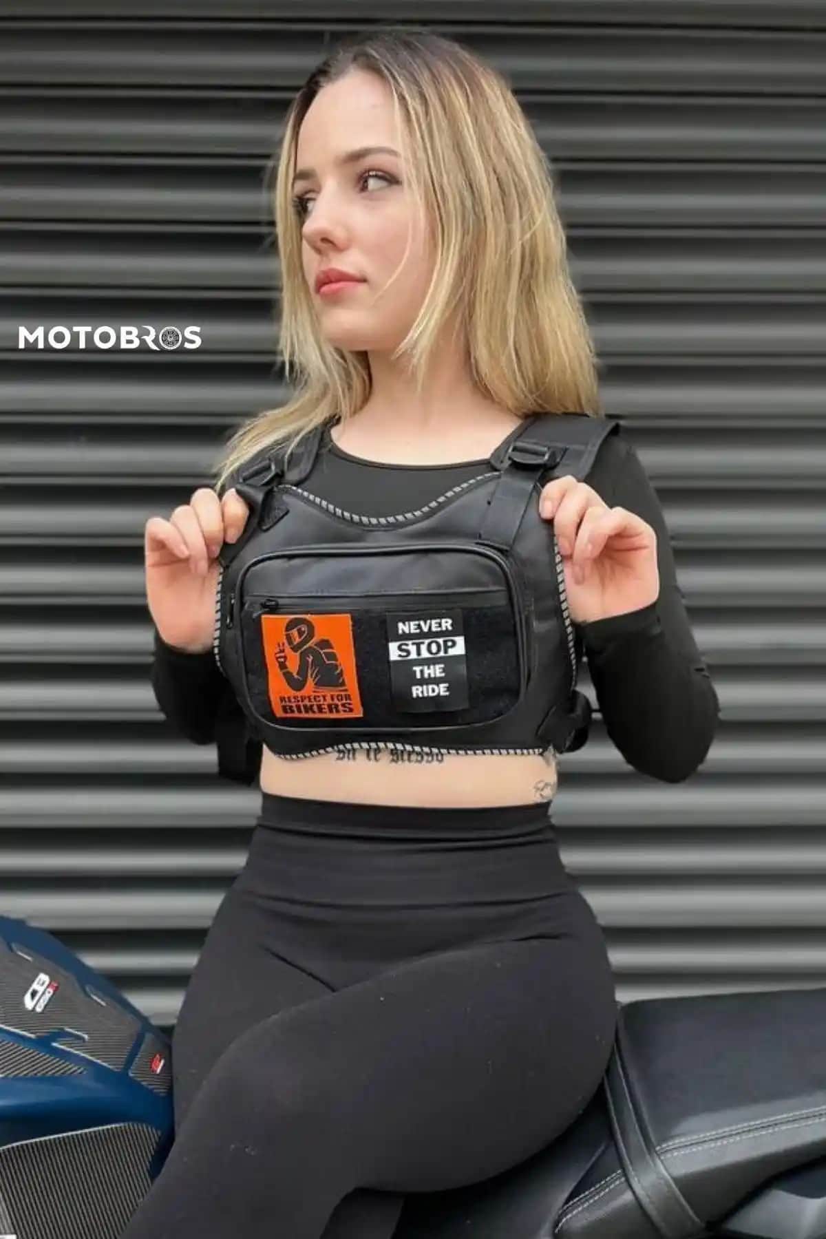 Motobros Reflektörlü Yelek ve SEVENTEEN Bel Çantası Karşılaştırması