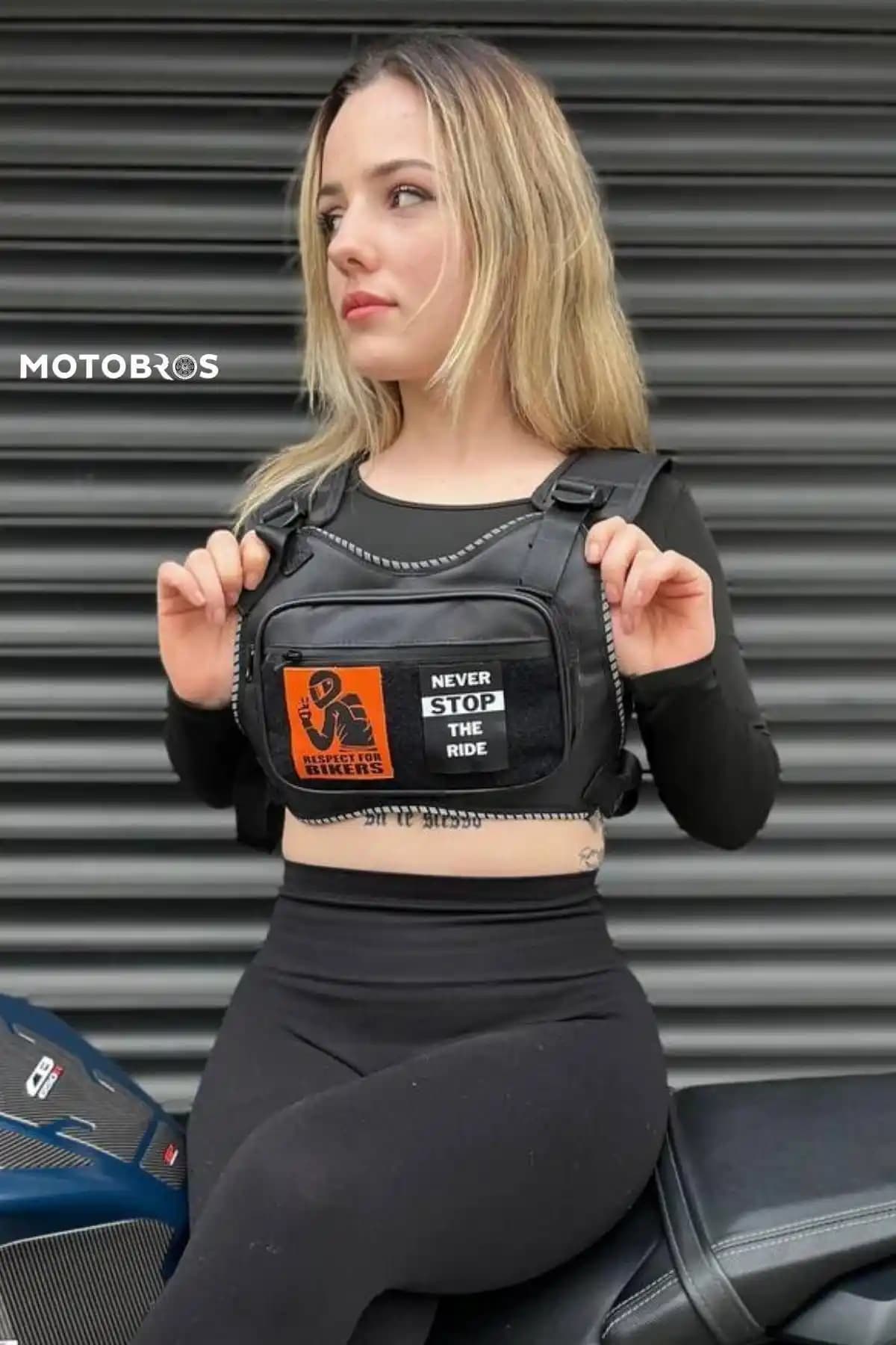 Motobros Reflektörlü Yelek ve SEVENTEEN Bel Çantası Karşılaştırması