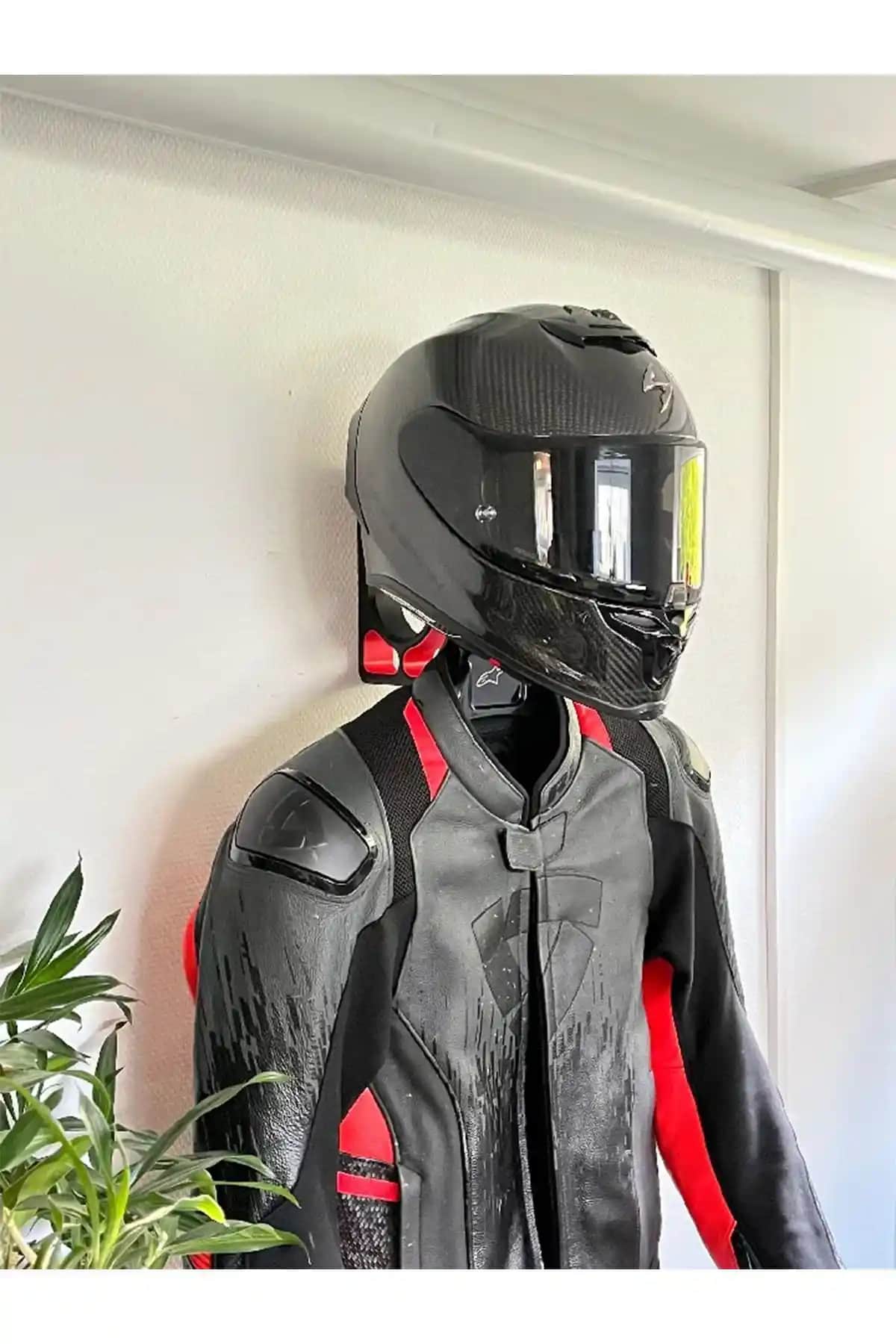 Motosiklet Kask Tutucuları Karşılaştırması: 3DreaMaker ve Hobi Demir Sanat Modelleri