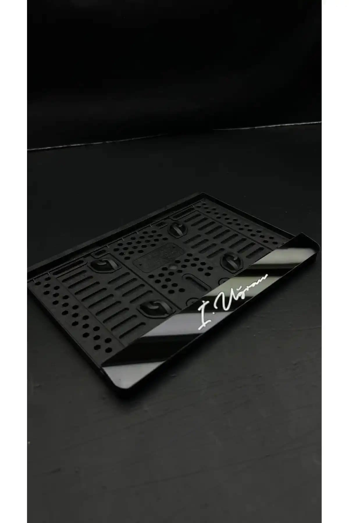 Motosiklet Plakalıkları Karşılaştırması: 3M 3D Parlak ve Gold Pleksi Ürünleri Analizi