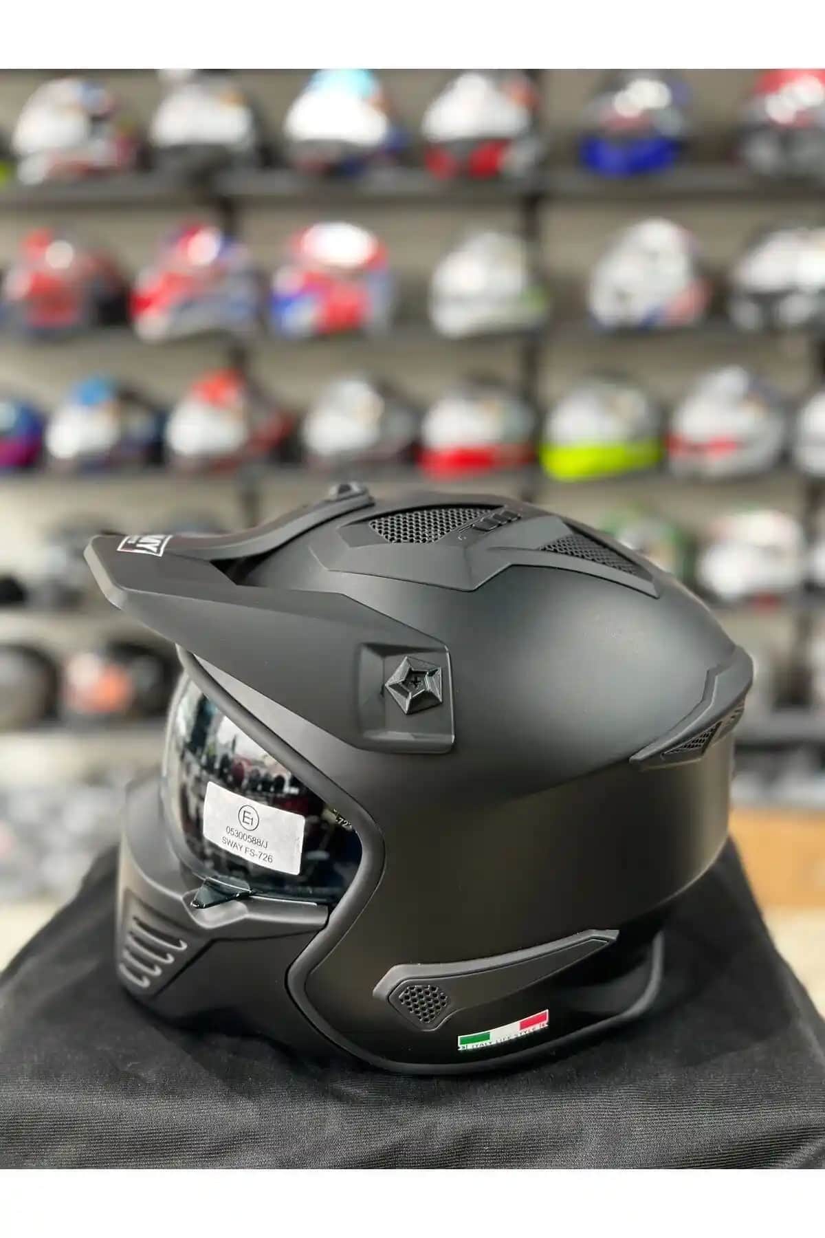 Sway SW 726 X Tokyo Siyah Motosiklet Kaskı Güvenlik ve Şıklık Bir Arada