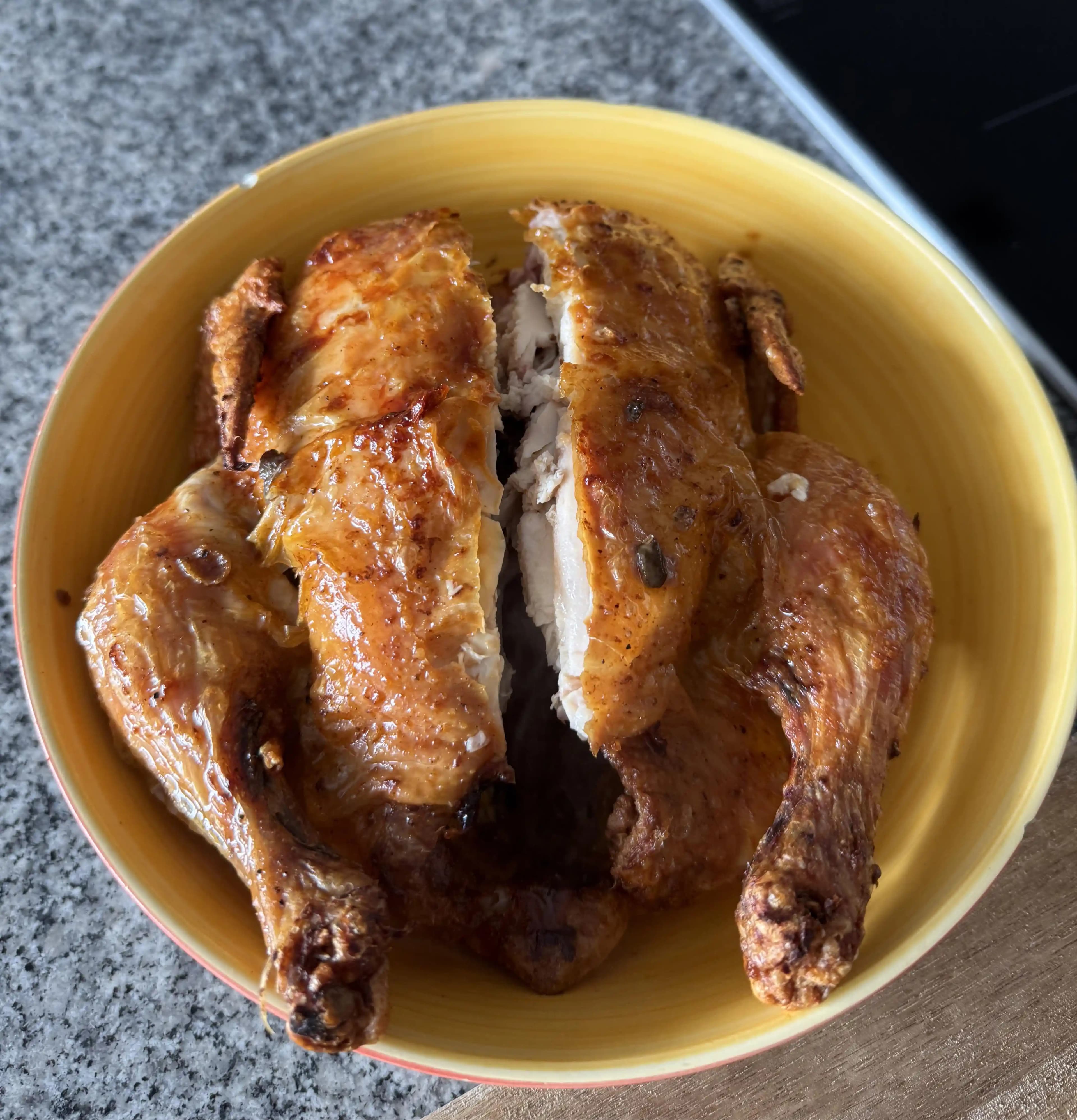 Airfryer'da Tavuk Pişirme Teknikleri: Marine, Sıcaklık ve Spatchcocking Yöntemleri