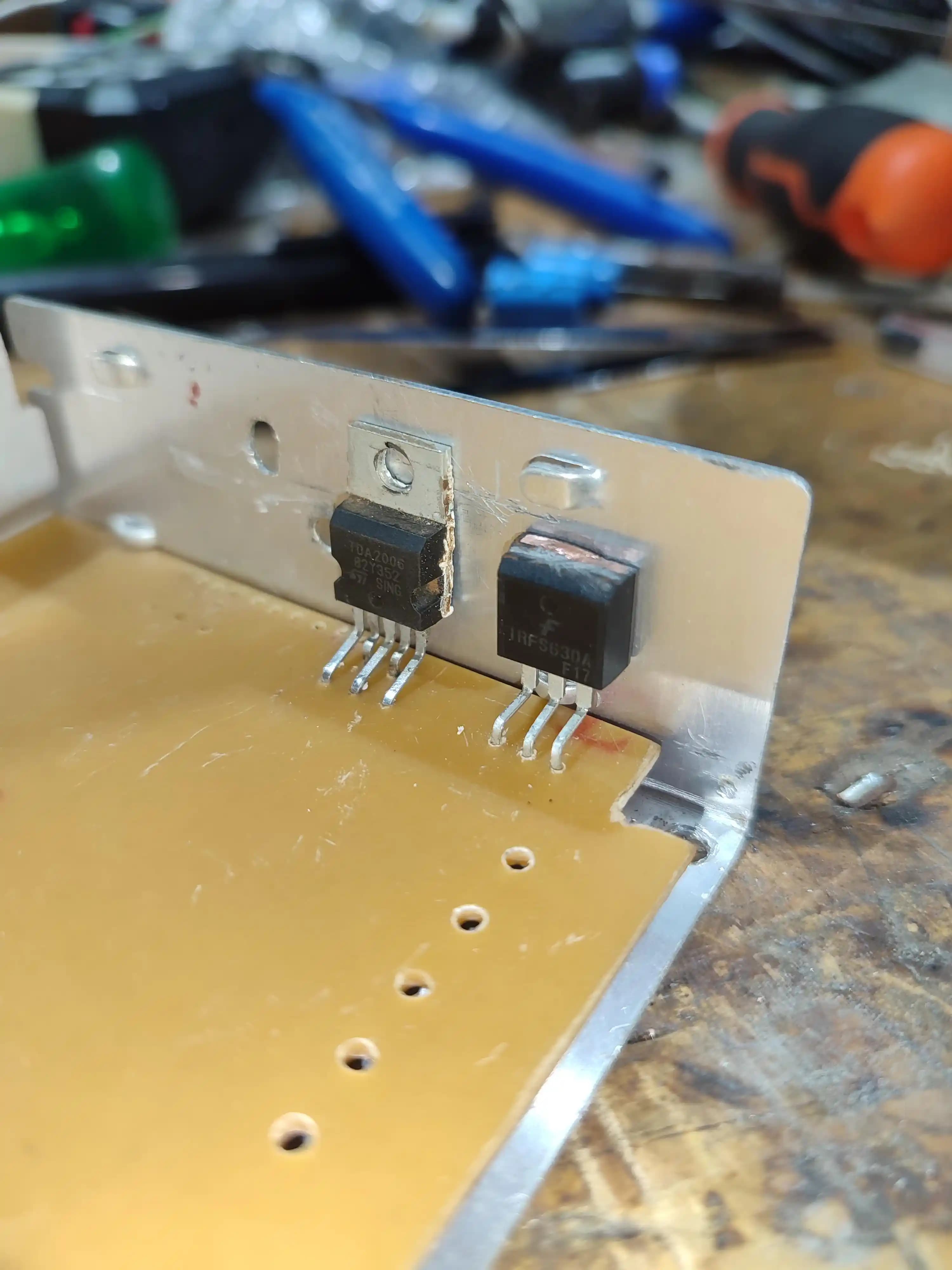 TO-220 Paketli MOSFET'lerde Isı Dağılımı, Montaj Teknikleri ve Elektriksel Güvenlik