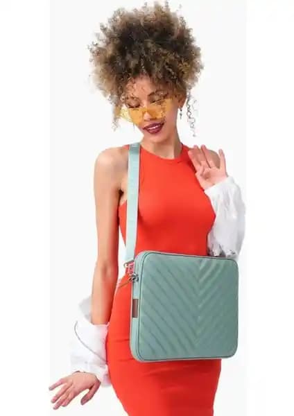 Morca ve Moserini Marka Laptop Kılıfı ve Çanta Karşılaştırması