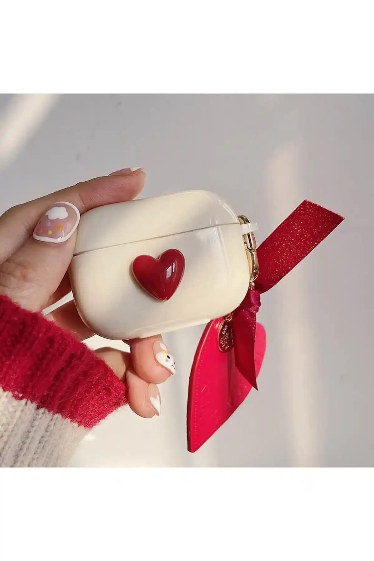Airpods Pro Kırmızı Kalp Desenli Kulaklık Kılıfı: Estetik ve Koruma Özellikleri