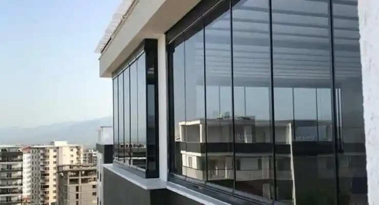 Cam Balkon Filmi Seçenekleri ve Özellikleri: Estetik ve Koruma Sağlayan Çözümler
