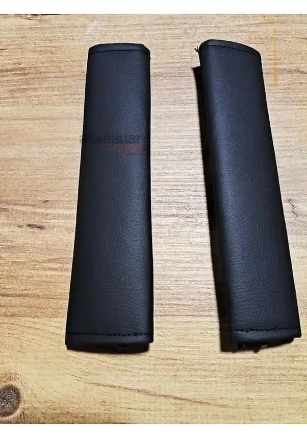 Deri Kemer Pedi ile Araba Konforunu Artıran Pratik ve Şık Çözüm